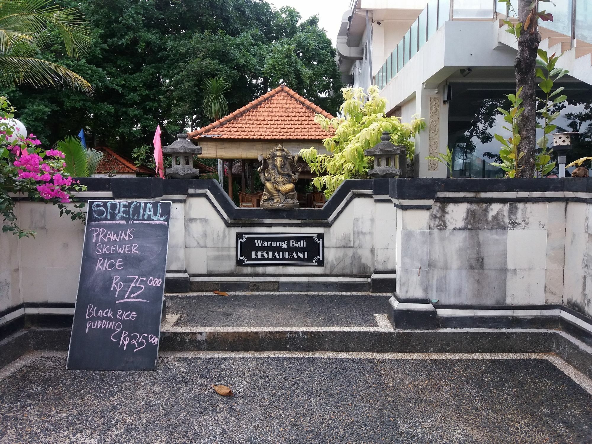 The Sari Beach Legian Zewnętrze zdjęcie